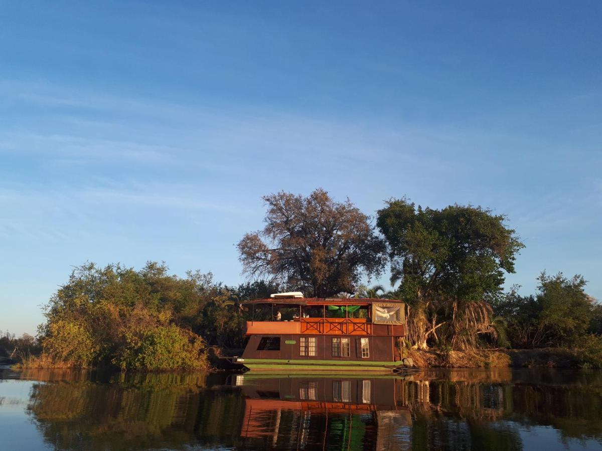 Kubu Queen Houseboat Hotel Shakawe Exterior foto